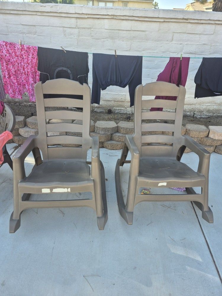 2 Rocking Chairs In good Condition.