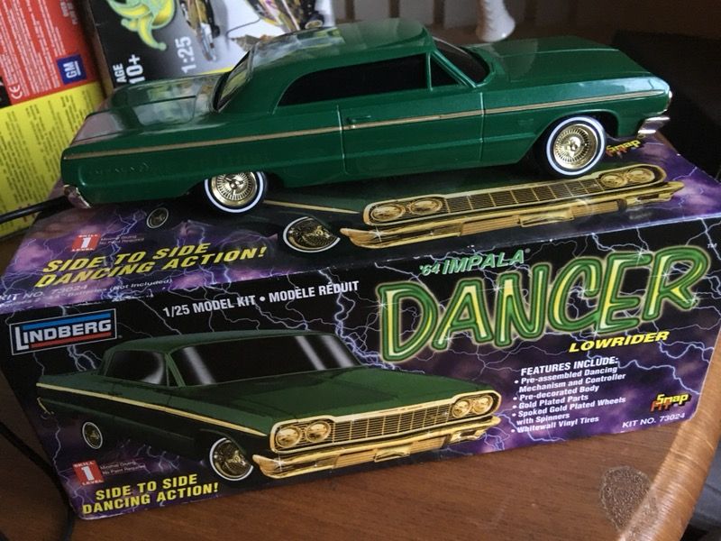 Lindberg Lowrider 64’ Impala Green with gold trim