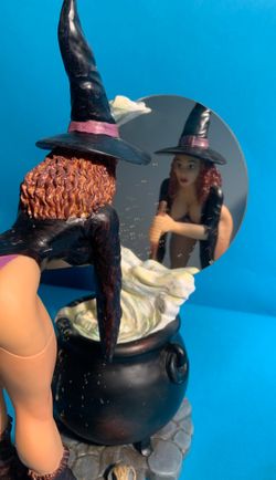 Collectible action figure , woman Cook, Sorceress