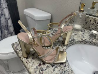 Sandalias altas y rizadora Chi