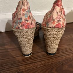 Women’s shoes, size 8