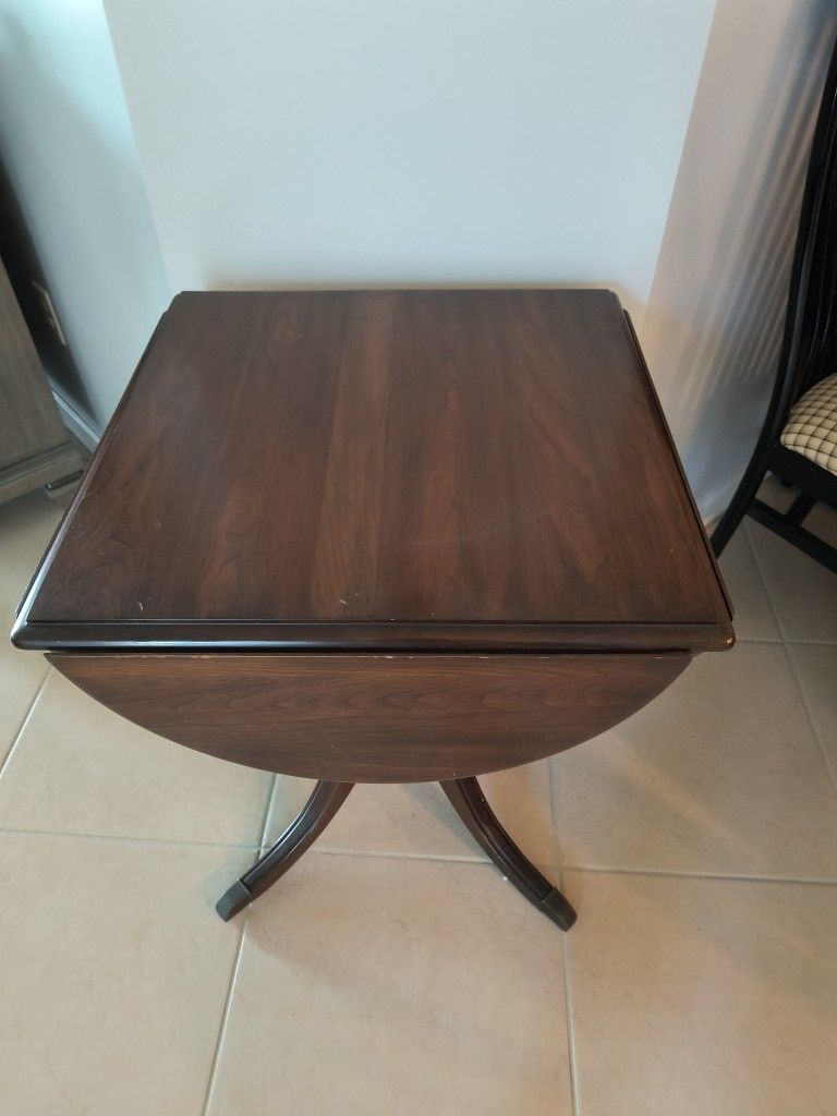 Drop Leaf Table 4 Sides 