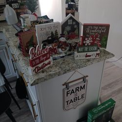 7 Pieces Christmas Decorator 