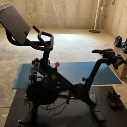 Peloton Plus Model With Mat And 3lb Weights