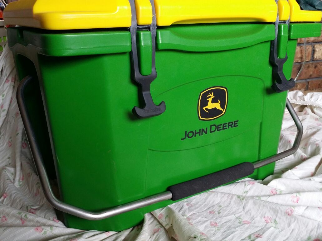 John Deere 20 Qt Grizzly Cooler BEAR PROOF!!! for Sale in Salem, OR -  OfferUp