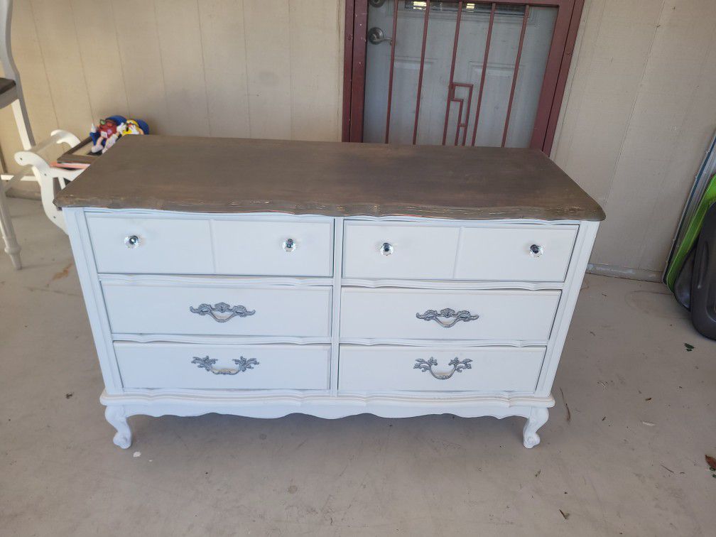 Vintage Refinished French Provincial Gray 6 Drawer Dresser Chest ! Delivery Available ! NEED GONE ASAP!
