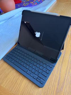 Apple iPad Pro 12.9” M2 (6th Gen) 128GB Wi-Fi + Apple Pencil & Logitech Keyboard Case