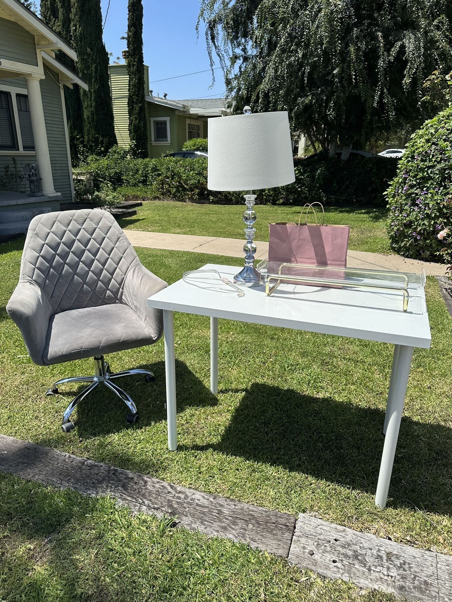Free- Desk- Chair- Lamp