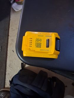 Dewalt 20 v  2AH