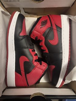 DS NEW JORDAN 1 MID BRED SIZE 4Y