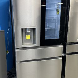 LARGE InstaView® Standard-Depth MAX™ 4-Door French Door Refrigerator 