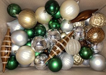 Elegant Christmas Tree Ornaments