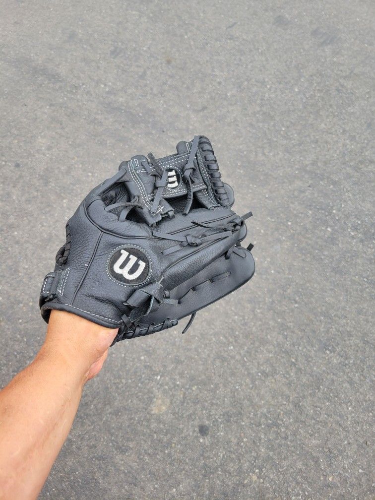 Wilson Baseball Glove