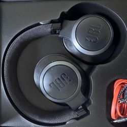 JBL LIVE 500BT Wireless Bluetooth Over-Ear Headphones with Built-in Microphone