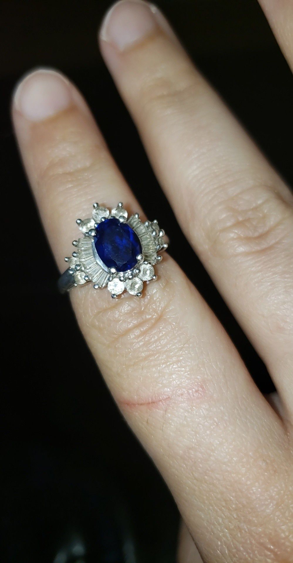 Beautiful Sterling Silver sapphire ring size 8