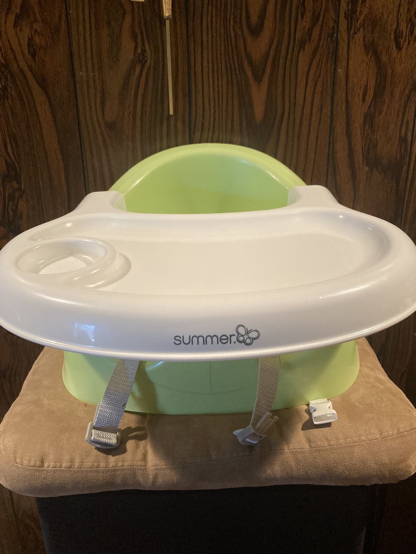 Baby Booster Seat With Tray. !! Very Clean 