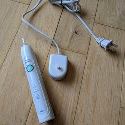 Philips Sonicare HealthyWhite Sonic electric toothbrush HX6732/02 & Charger Used. 