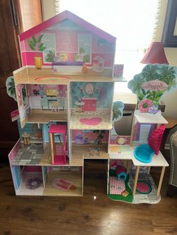 Large Barbie/doll house