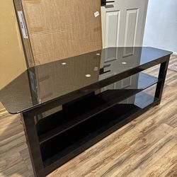TV Stand (FREE)