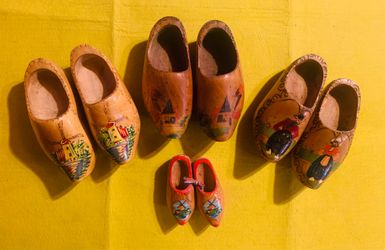 (4) Vintage DUTCH HAND-CARVED / PAINTED WOODEN CLOGS / SHOES - HOLLAND