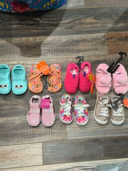 Toddler Girls Shoes (Size 7)