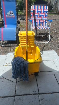 Brute Mop Bucket