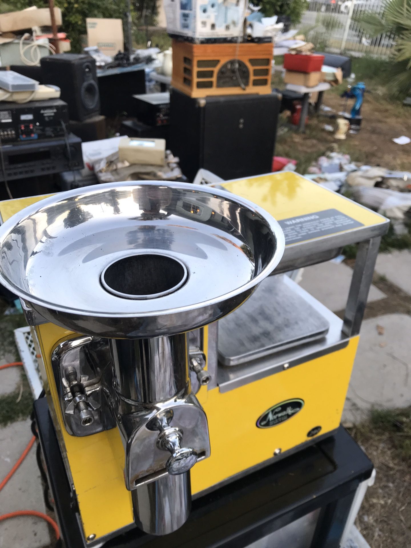 Norwalk hydraulic cold press Juicer 280, Yellow color In excellent condition for Sale in Los