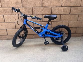 Brand new Costway Kids Bike with Training Wheels