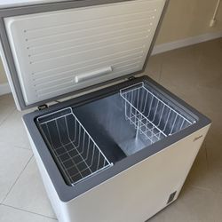 Midea Chest Freezer (Excellent Condition) – Clean & Works Great