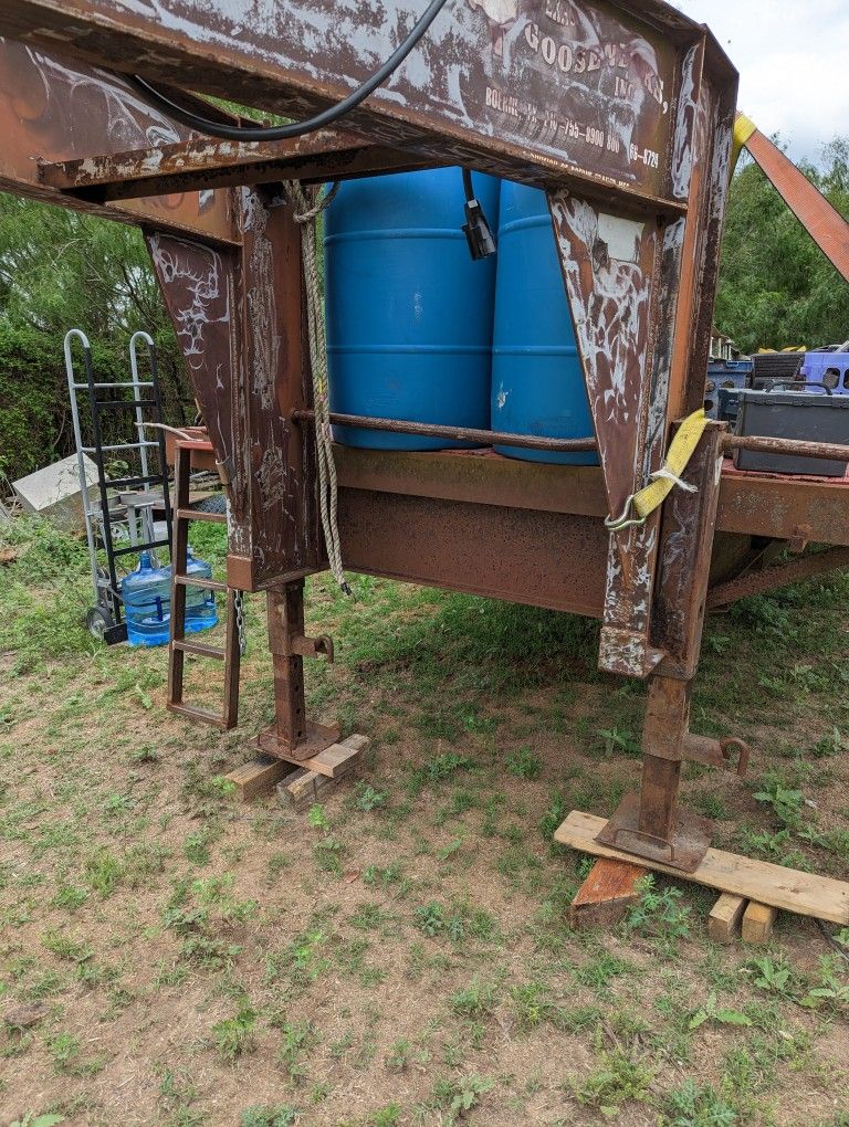 36' Gooseneck Trailer