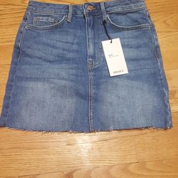 Forever 21 Denim Skirt Jean Skirt. Size Small. Brand New With Tags.