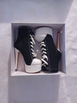 Heels Black & White 