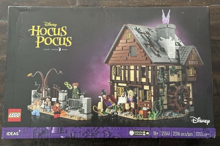 LEGO 21341 Hocus Pocus The Sanderson Sister Cottage