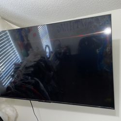 55in Roku Tv W Remote And Wall Mount