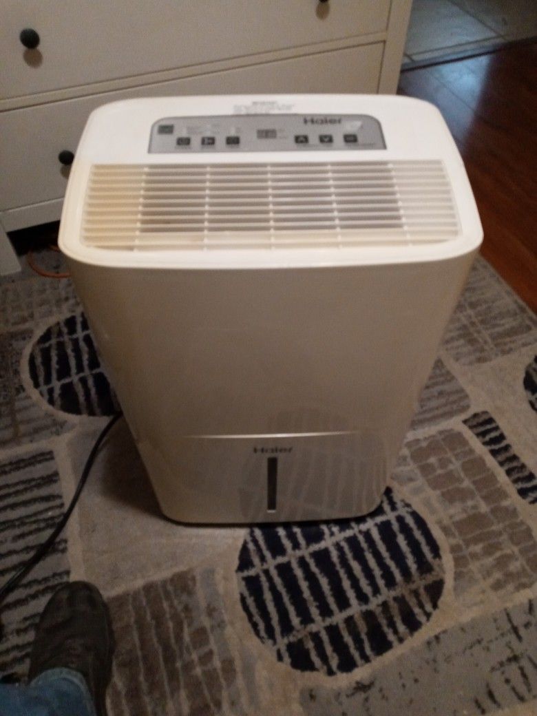 Haier Dehumidifier Model HEN70ETFP