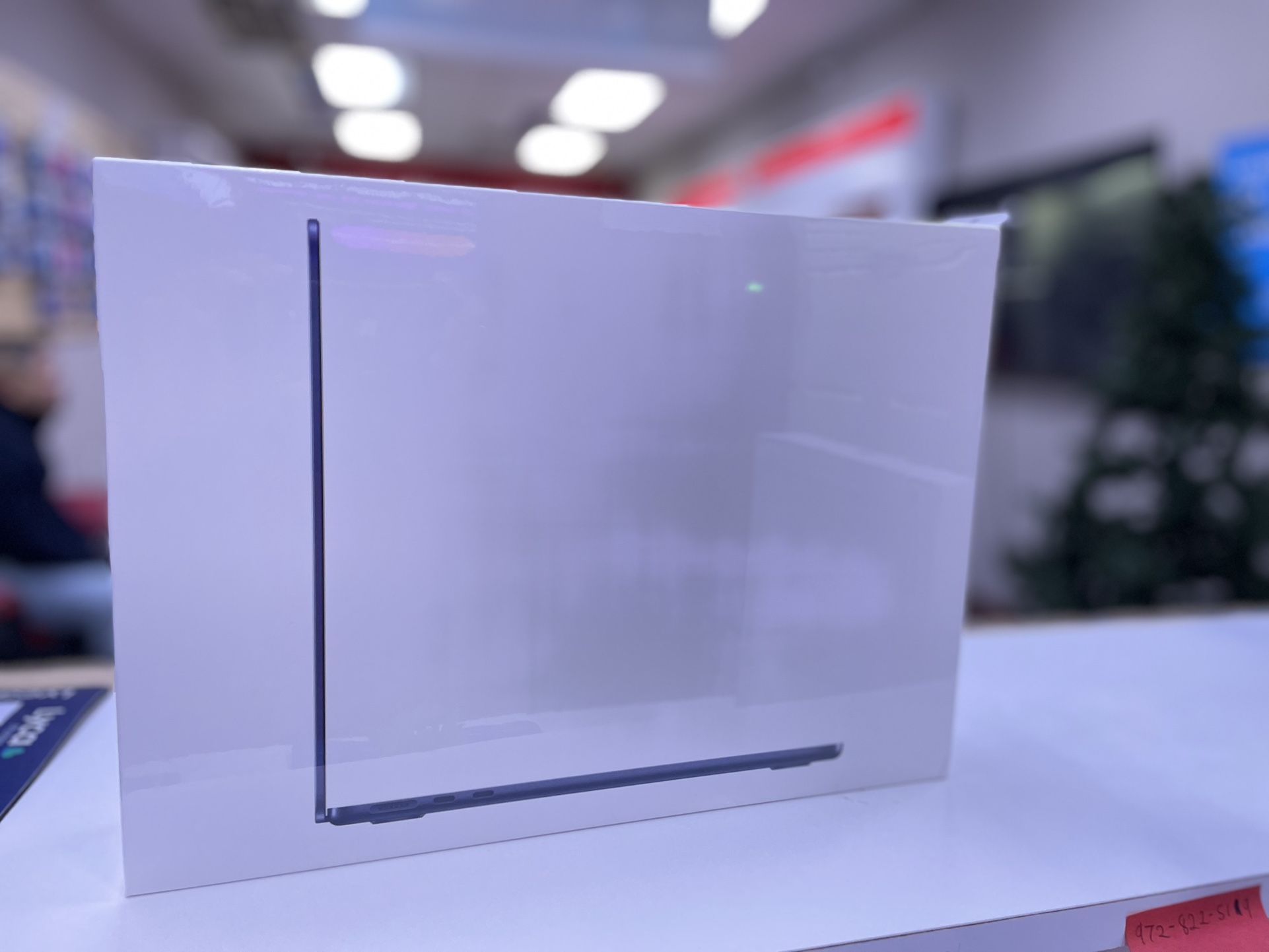 MacBook Air 13”inch M2 Chip 256GB SSD 16GB Unified Memory On Finance Option 