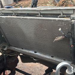 Radiator To A 2002 Ford Expedition Great Shape No Damage