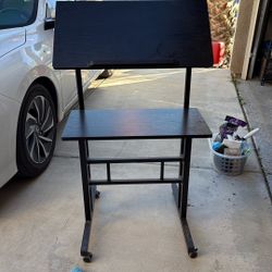 Adjustable standing Desk