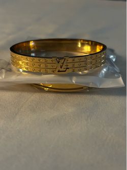 Brand New !! Bangle bracelet