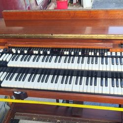 Hammond B3 Organ