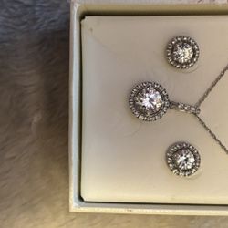 Hellberg Diamonds Earring Necklace Set