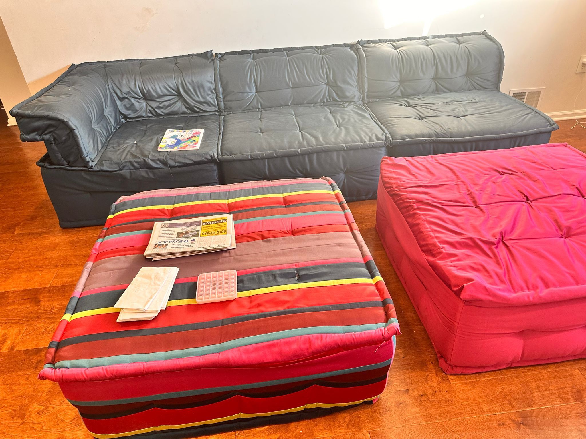 Sofa & ottomans