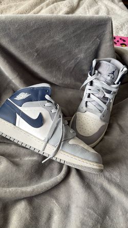 Air Jordan 1 Mid Sneakers