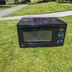 Large GE Cubic Foot Microwave Oven In Black
