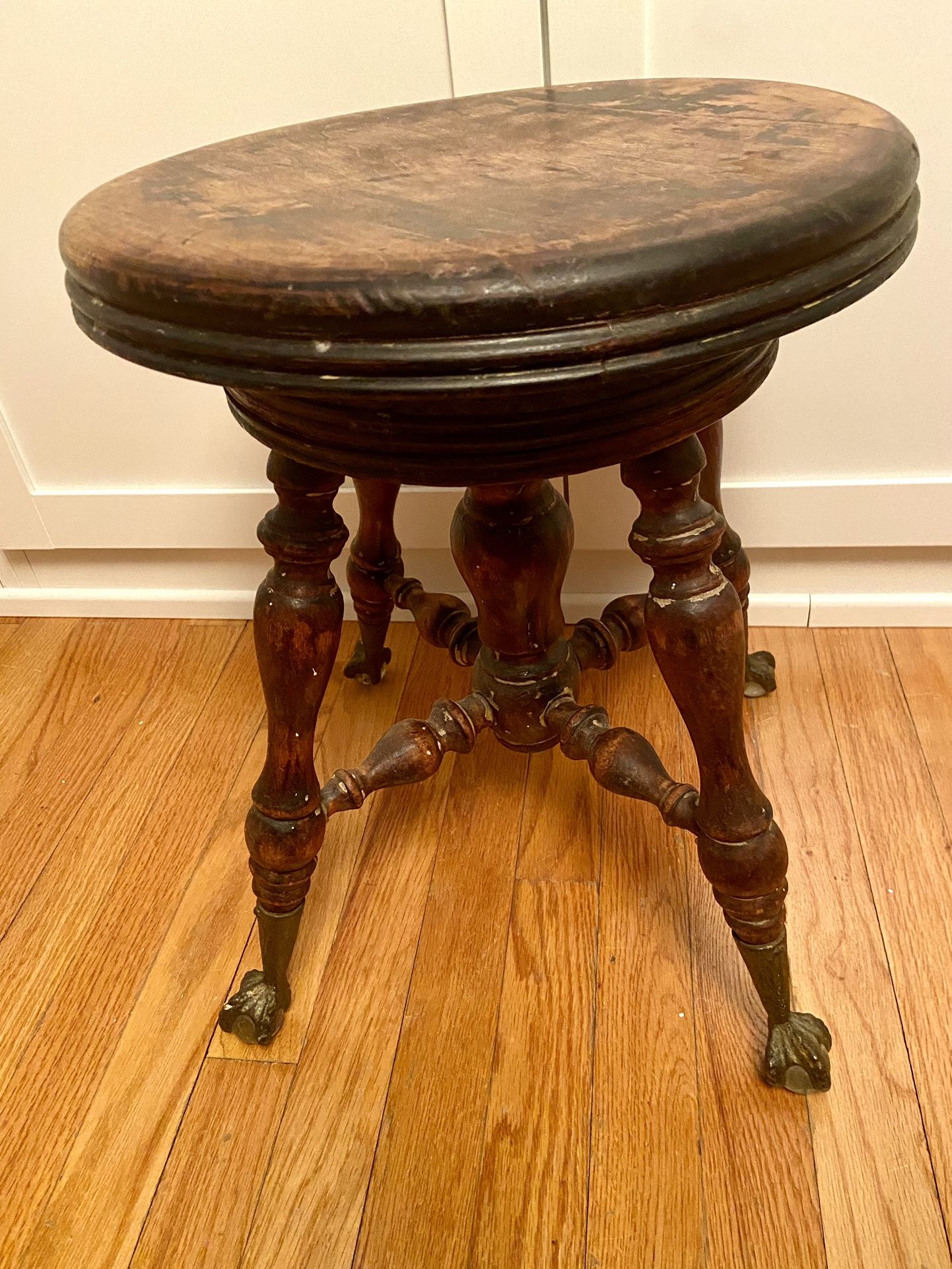 Stool-Iron Claw Feet