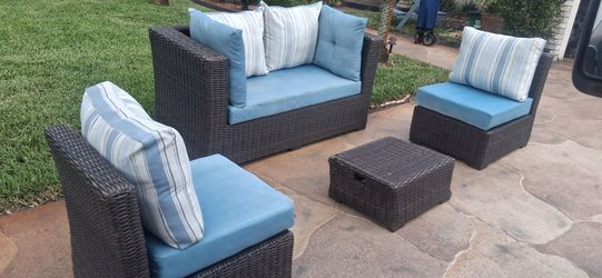 Beautiful 😍 Hampton Bay 4pc wicker outdoor sofa set w cushions pool deck spa balcony  lawn yard garden  outdoor furniture