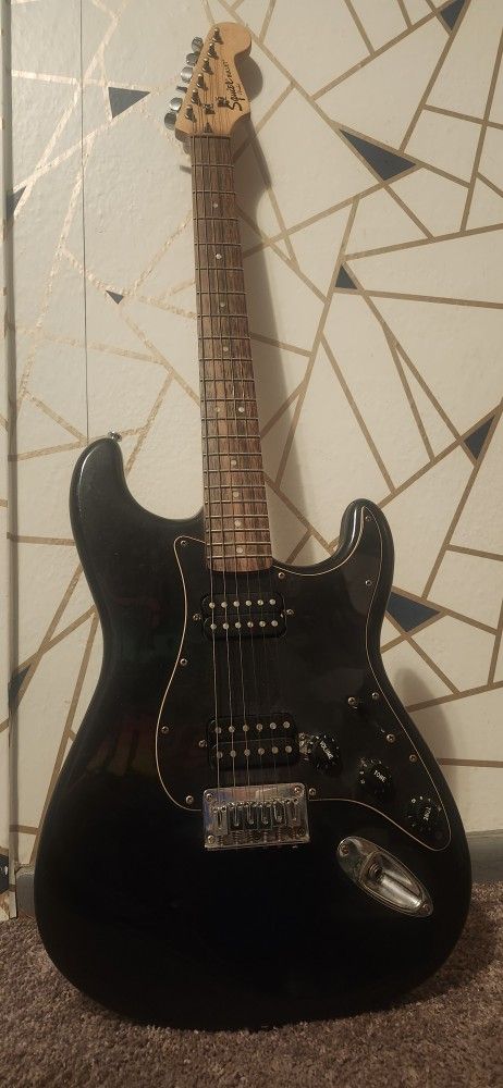 FENDER ELECTRIC GUITAR