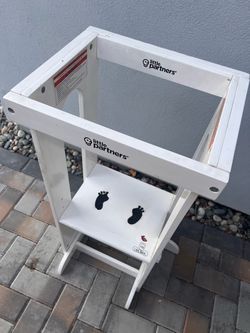 Toddler tower/step stool little partners