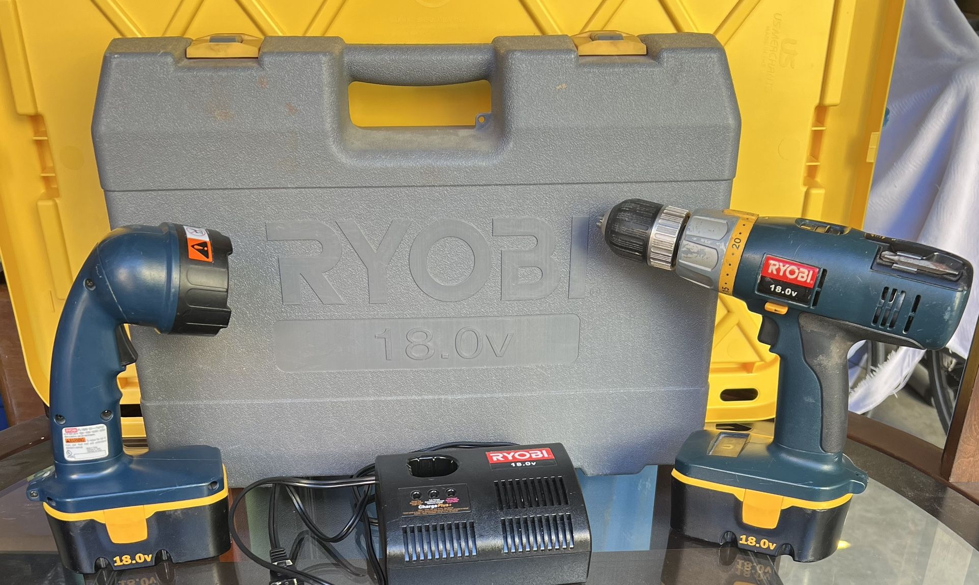 Ryiobi 18 V Drill & Flashlight Set& Charger In Case