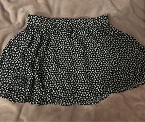 Women's Hottopic Black Skull Heart Eyes Pattern Skirt Size Medium